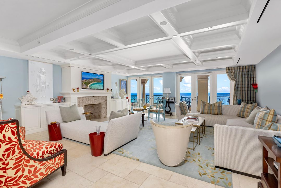 Под контрактом: $7,695,000 (4 спален, 4 ванн, 4482 Квадратных фут)