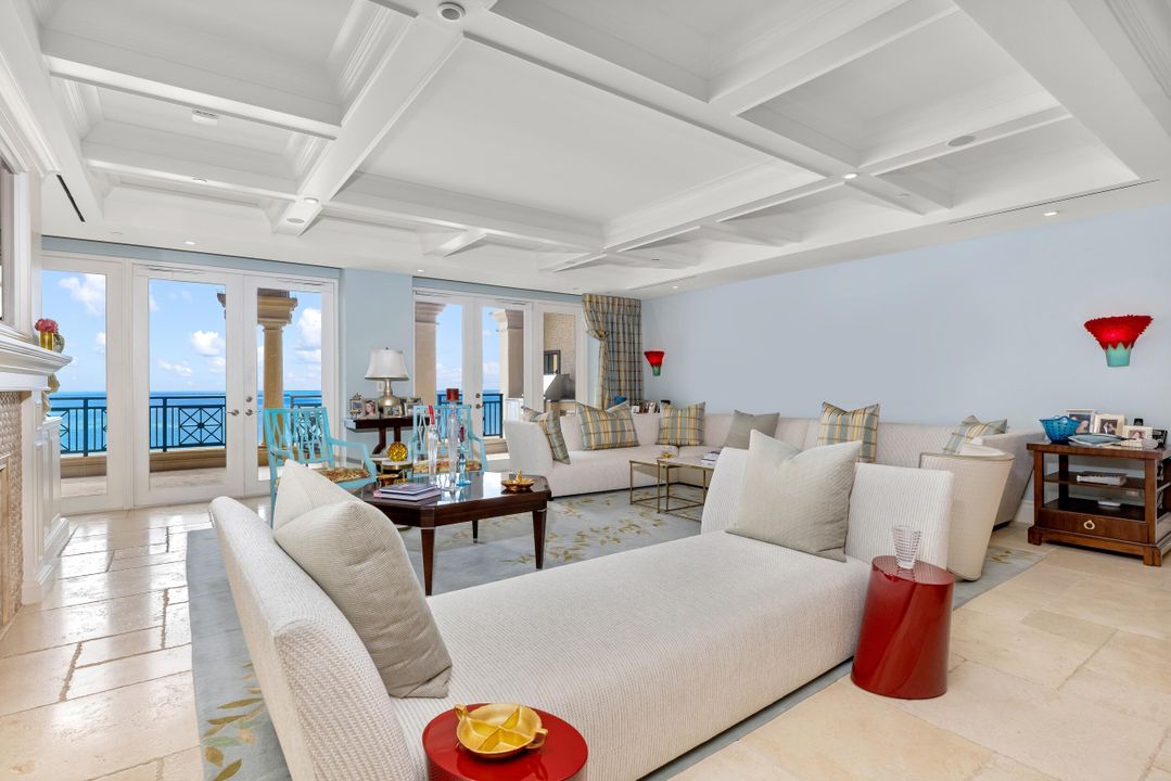 Под контрактом: $7,695,000 (4 спален, 4 ванн, 4482 Квадратных фут)