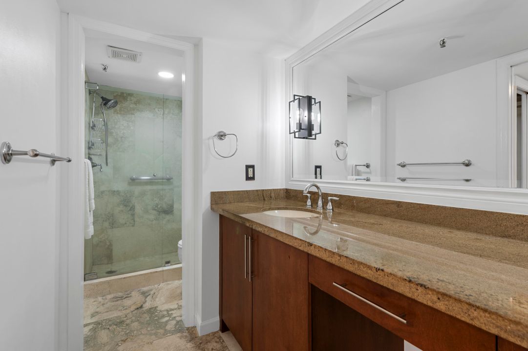 Active With Contract: $299,000 (1 beds, 1 baths, 998 Square Feet)