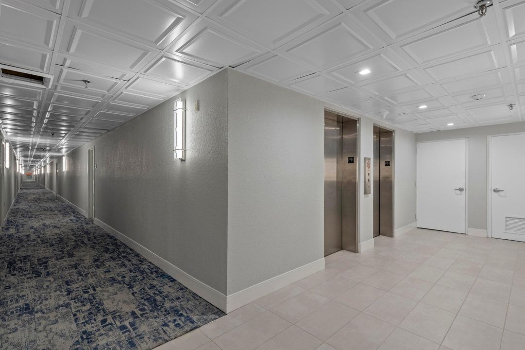 Active With Contract: $299,000 (1 beds, 1 baths, 998 Square Feet)