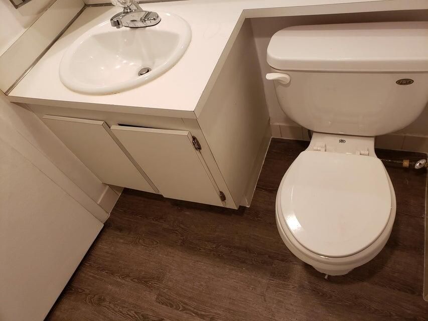 待售: $285,000 (2 贝兹, 2 浴室, 1232 平方英尺)