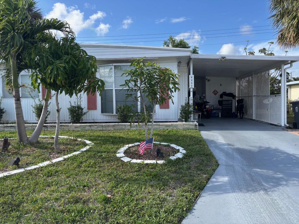 На продажу: $49,900 (2 спален, 2 ванн, 1130 Квадратных фут)