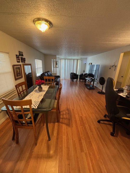 На продажу: $49,900 (2 спален, 2 ванн, 1130 Квадратных фут)