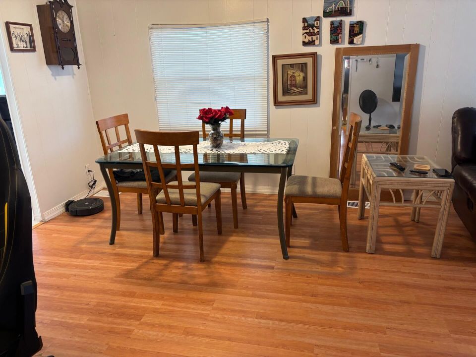 На продажу: $49,900 (2 спален, 2 ванн, 1130 Квадратных фут)