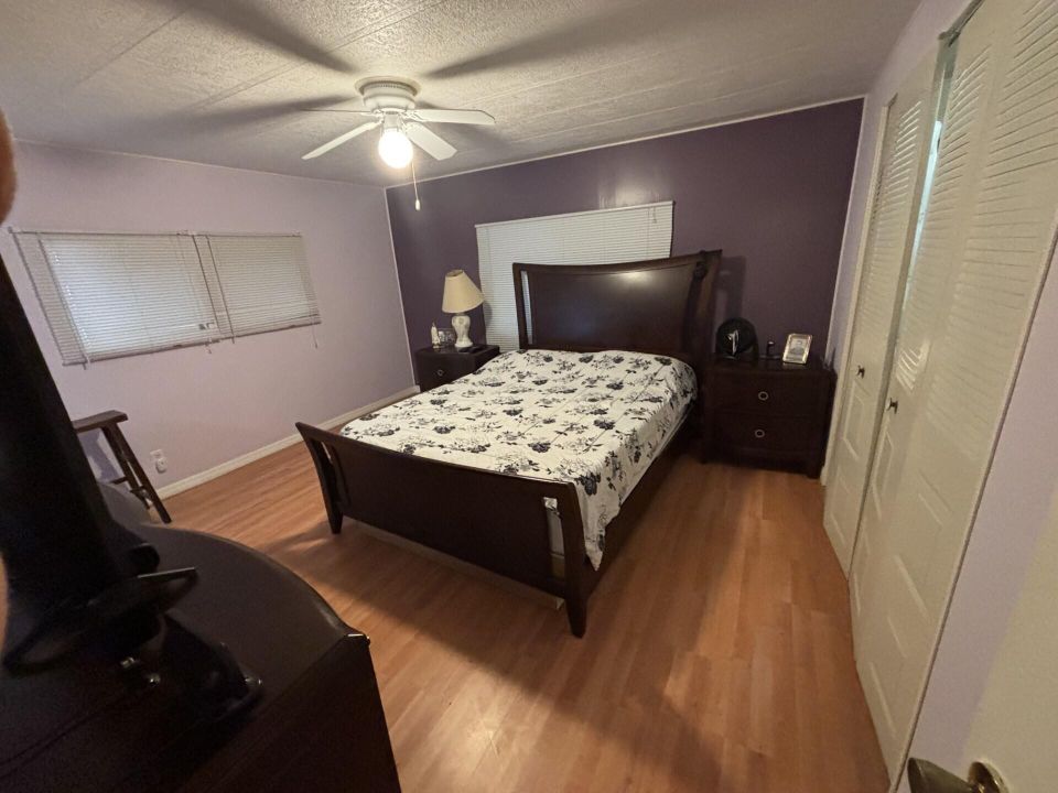 На продажу: $49,900 (2 спален, 2 ванн, 1130 Квадратных фут)