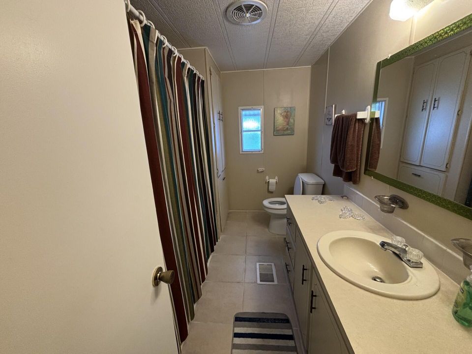 На продажу: $49,900 (2 спален, 2 ванн, 1130 Квадратных фут)