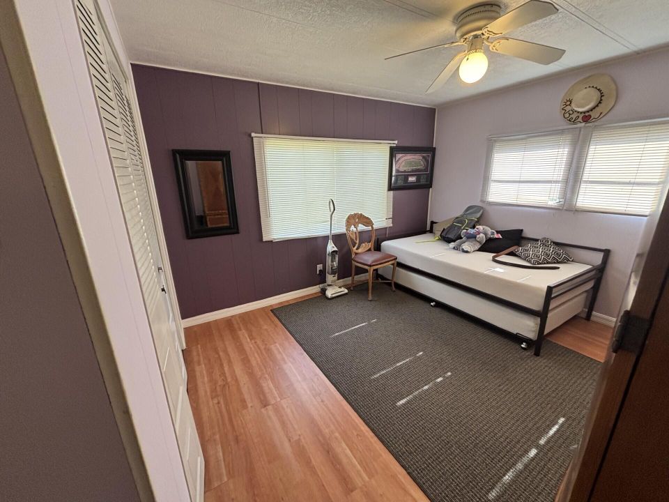 На продажу: $49,900 (2 спален, 2 ванн, 1130 Квадратных фут)