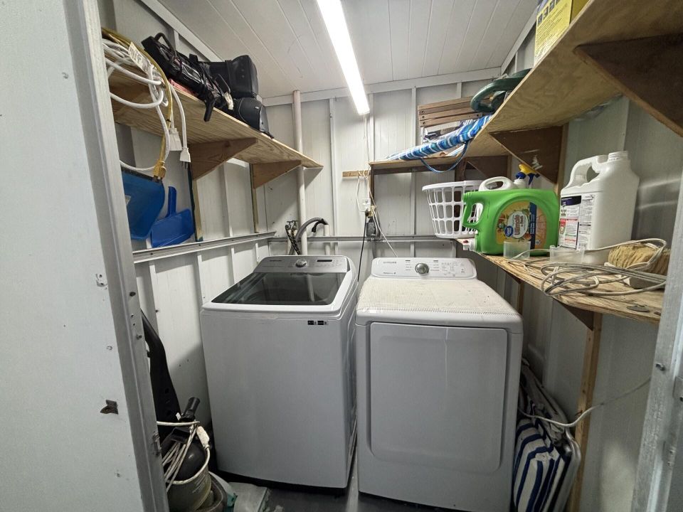 На продажу: $49,900 (2 спален, 2 ванн, 1130 Квадратных фут)