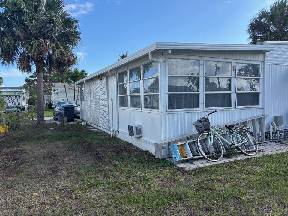 На продажу: $49,900 (2 спален, 2 ванн, 1130 Квадратных фут)