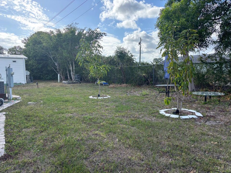 На продажу: $49,900 (2 спален, 2 ванн, 1130 Квадратных фут)