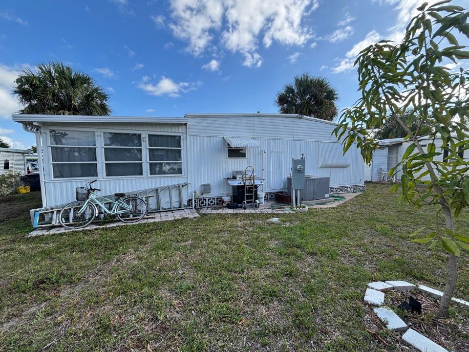 На продажу: $49,900 (2 спален, 2 ванн, 1130 Квадратных фут)