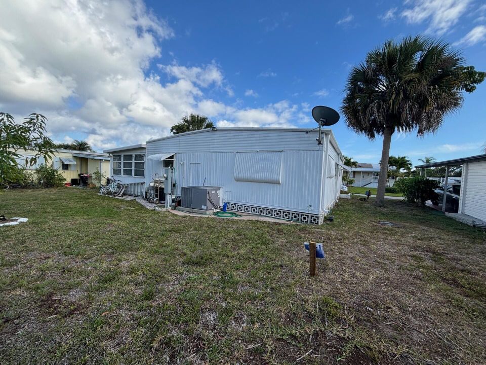 На продажу: $49,900 (2 спален, 2 ванн, 1130 Квадратных фут)