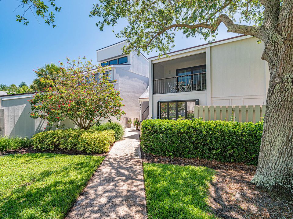 В аренду: $5,900 (2 спален, 2 ванн, 1200 Квадратных фут)