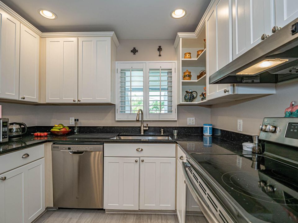 В аренду: $5,900 (2 спален, 2 ванн, 1200 Квадратных фут)