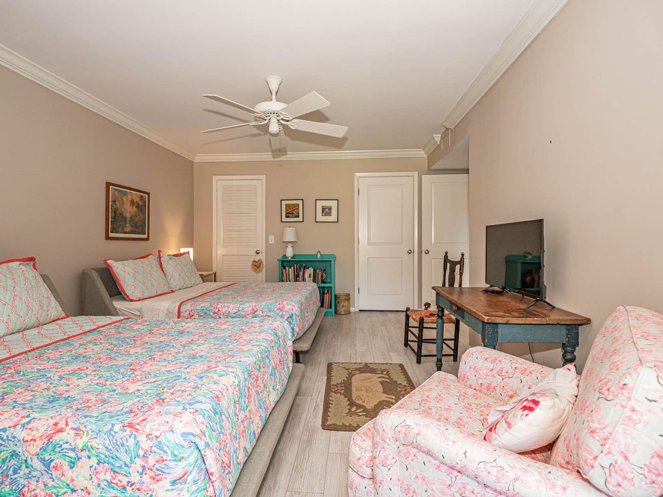 В аренду: $5,900 (2 спален, 2 ванн, 1200 Квадратных фут)