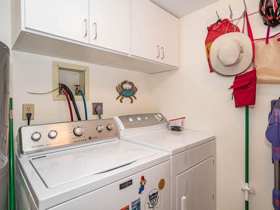 В аренду: $5,900 (2 спален, 2 ванн, 1200 Квадратных фут)