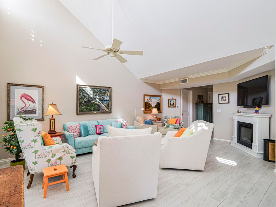 В аренду: $5,900 (2 спален, 2 ванн, 1200 Квадратных фут)