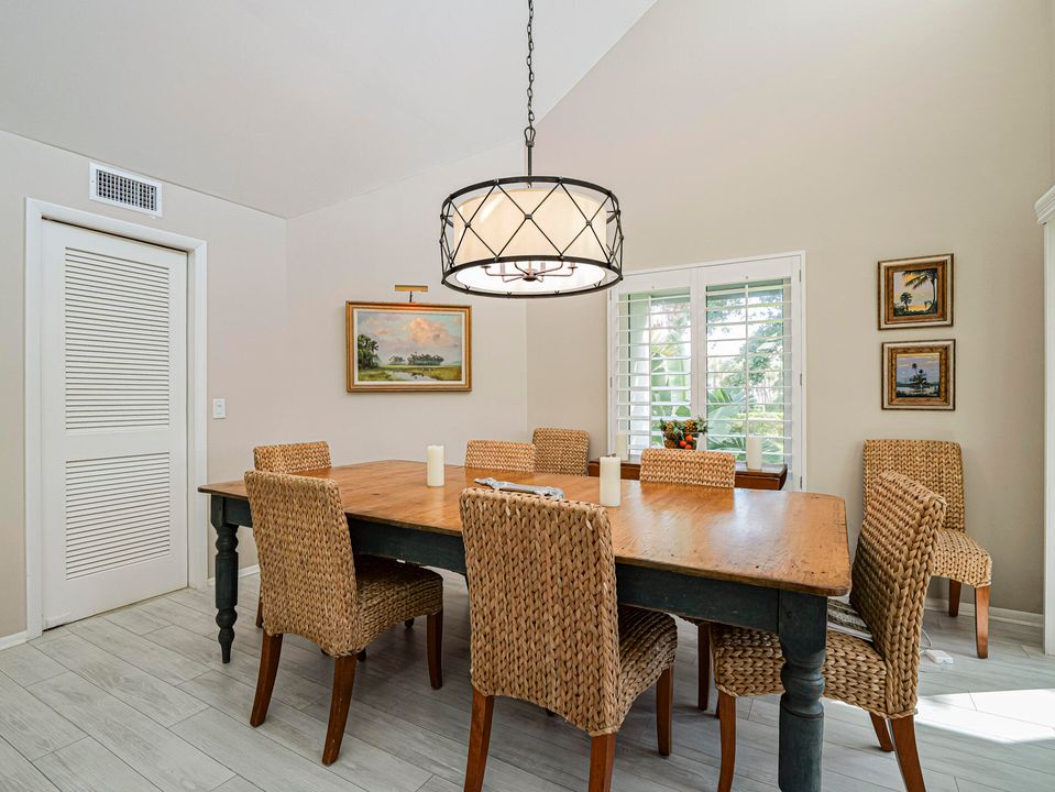 В аренду: $5,900 (2 спален, 2 ванн, 1200 Квадратных фут)