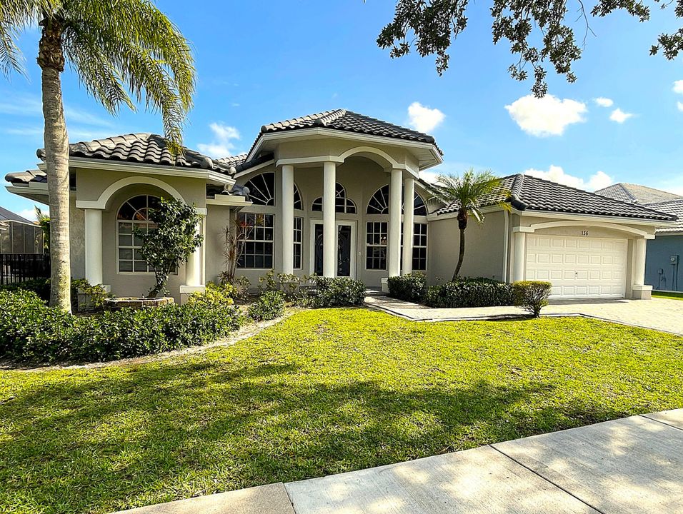 Recently Sold: $699,000 (4 beds, 2 baths, 2381 Square Feet)