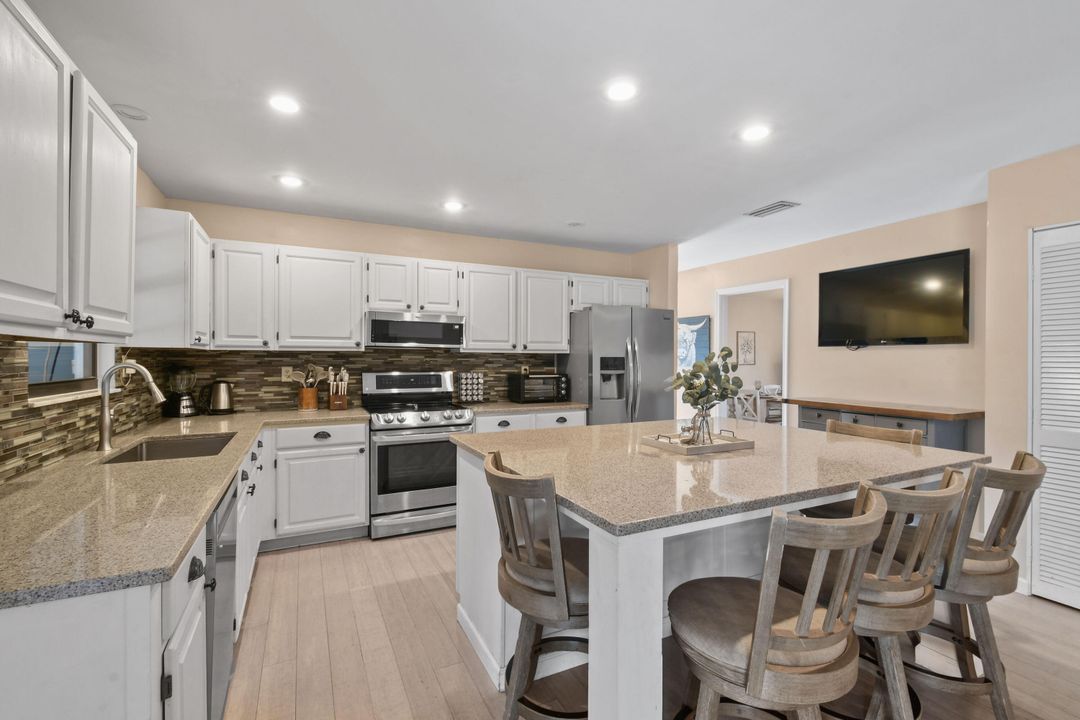 For Rent: $5,950 (4 beds, 2 baths, 2569 Square Feet)