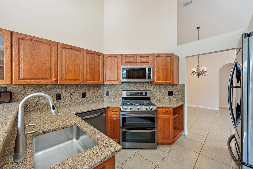 For Sale: $449,000 (4 beds, 4 baths, 2849 Square Feet)