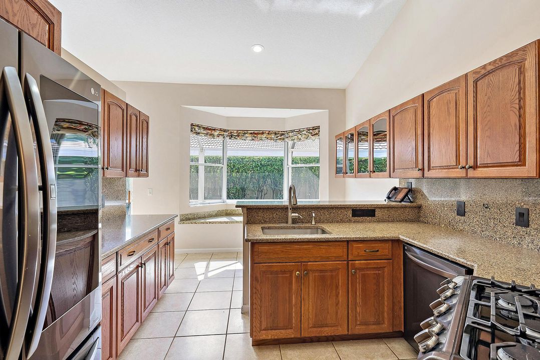 For Sale: $449,000 (4 beds, 4 baths, 2849 Square Feet)