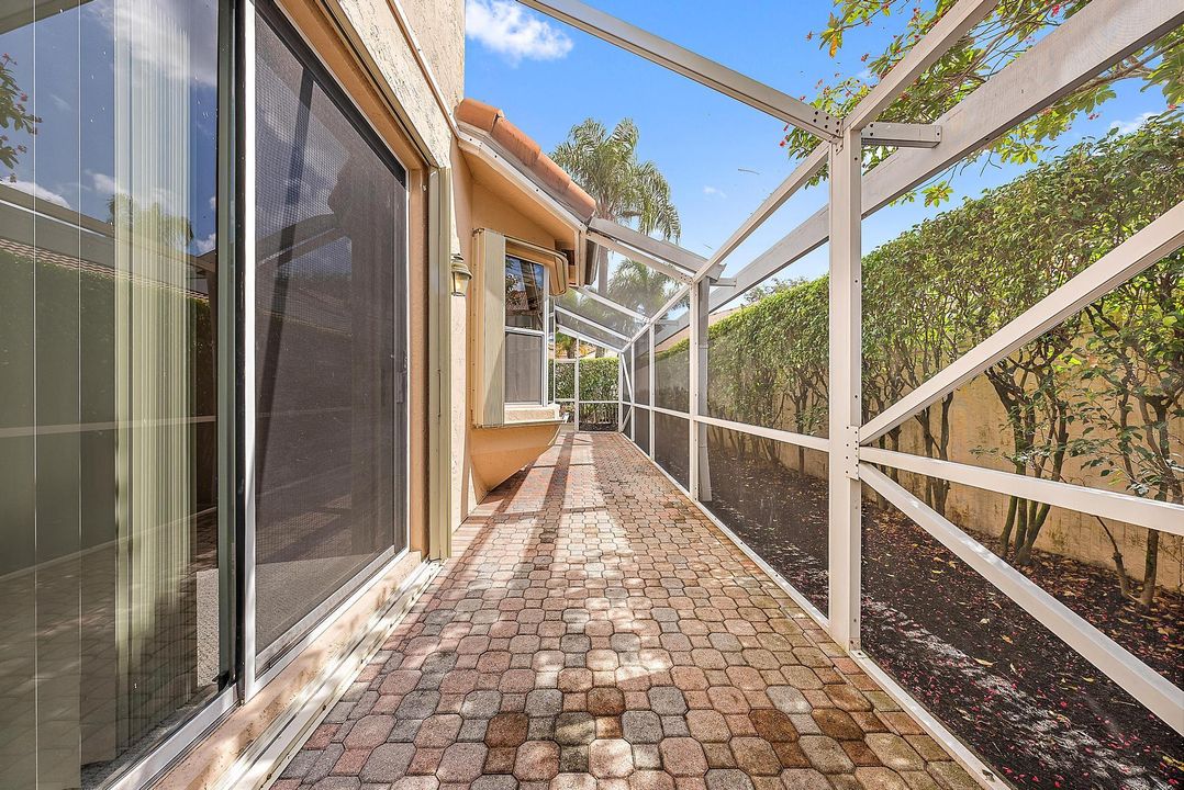 For Sale: $449,000 (4 beds, 4 baths, 2849 Square Feet)