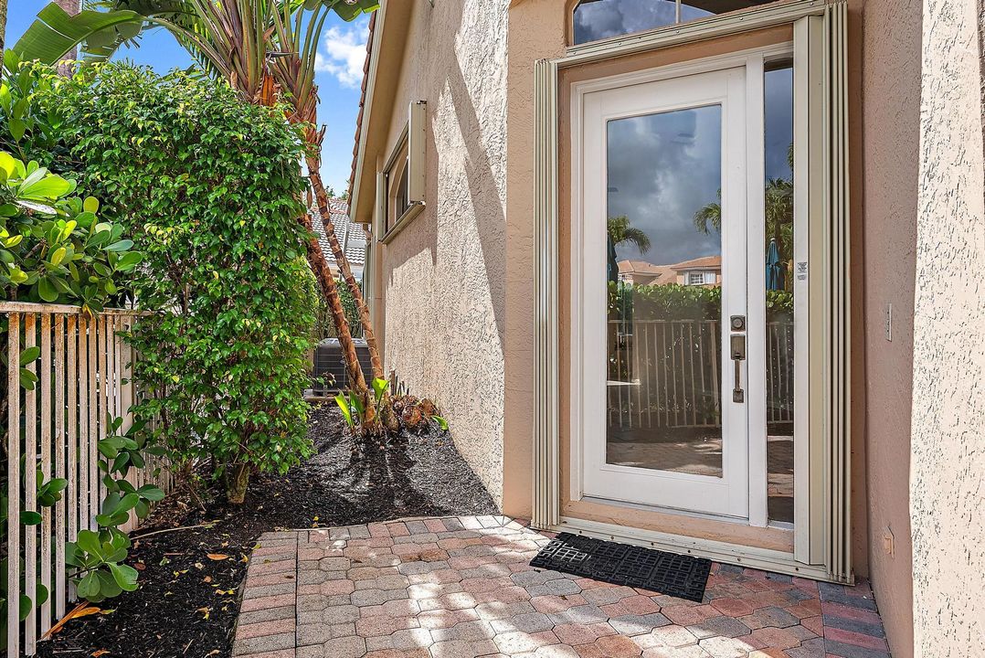 For Sale: $449,000 (4 beds, 4 baths, 2849 Square Feet)