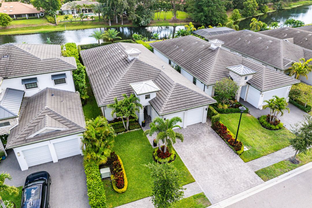 Activo con contrato: $1,275,000 (3 camas, 3 baños, 2555 Pies cuadrados)