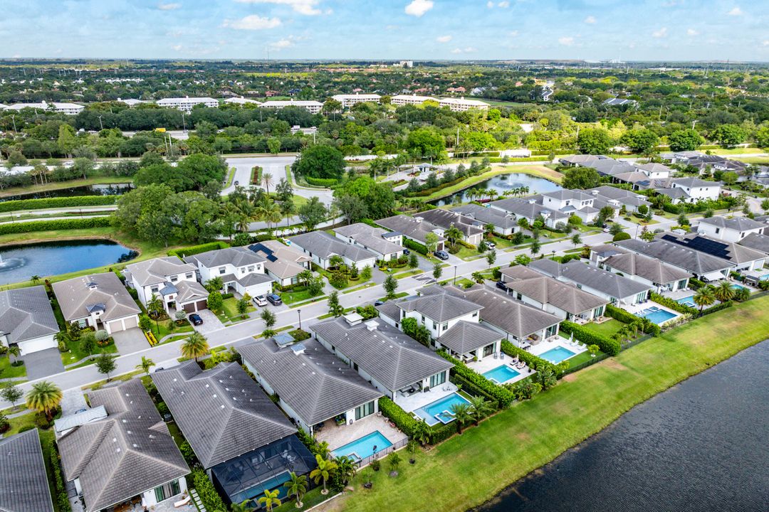 Activo con contrato: $1,275,000 (3 camas, 3 baños, 2555 Pies cuadrados)