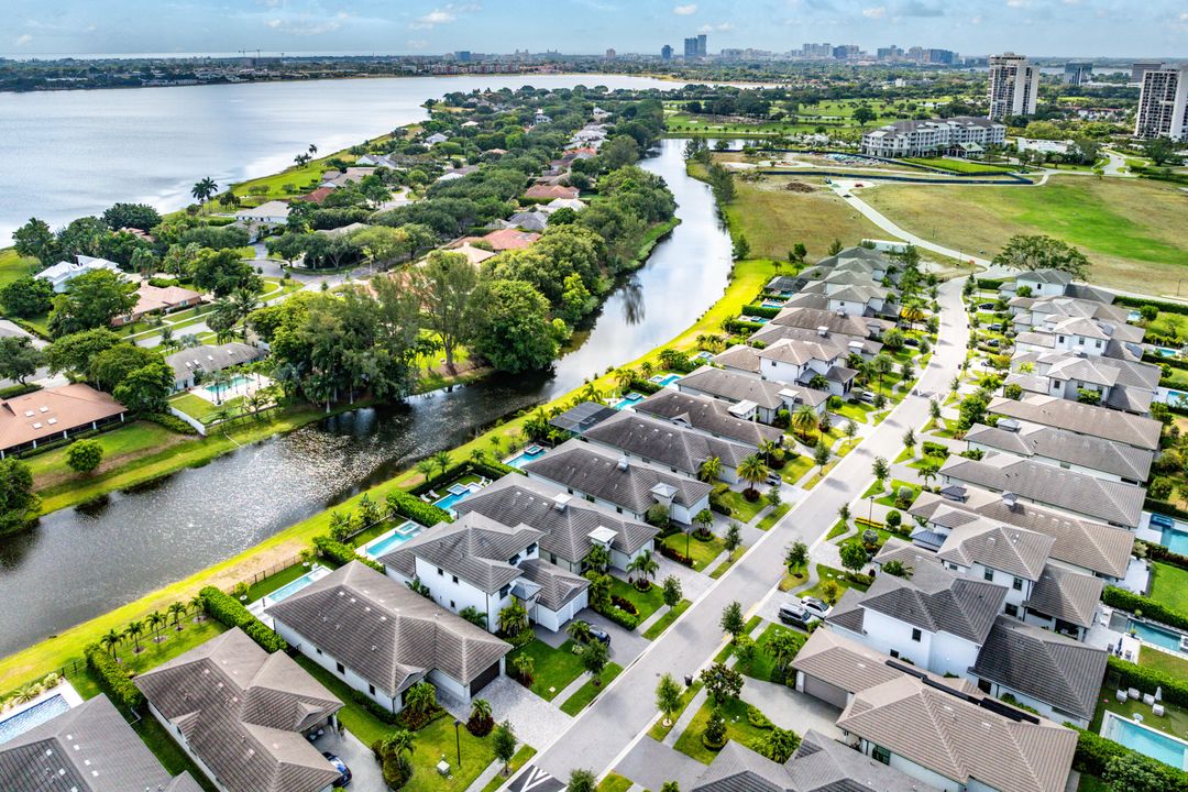 Activo con contrato: $1,275,000 (3 camas, 3 baños, 2555 Pies cuadrados)