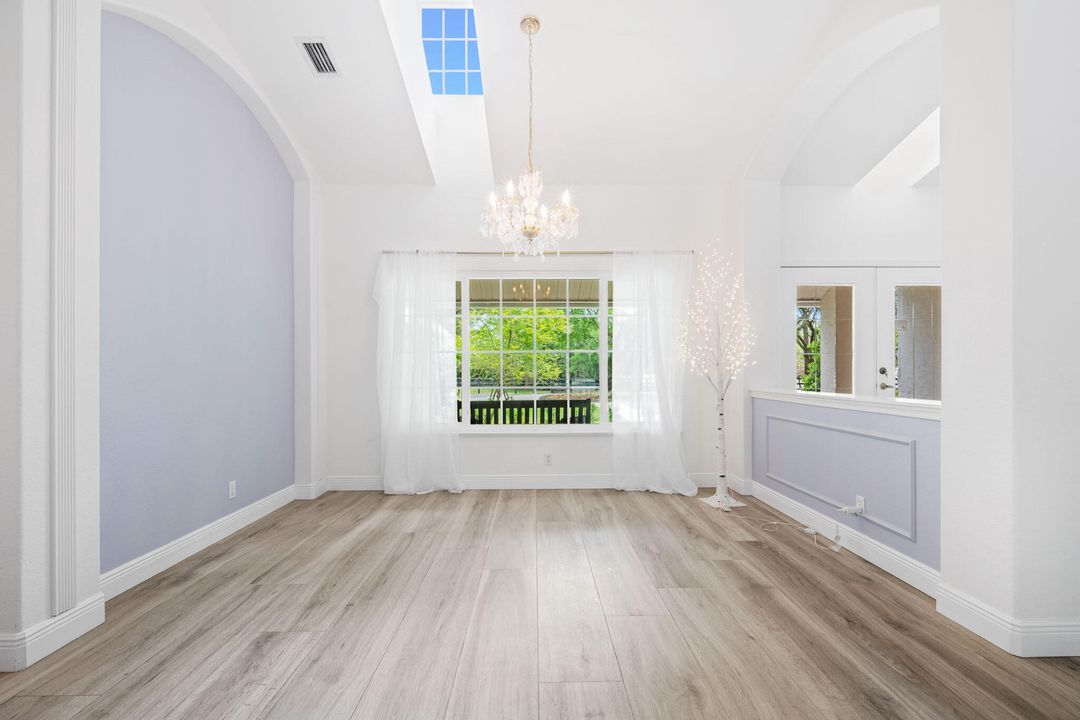 For Sale: $2,100,000 (4 beds, 2 baths, 3000 Square Feet)