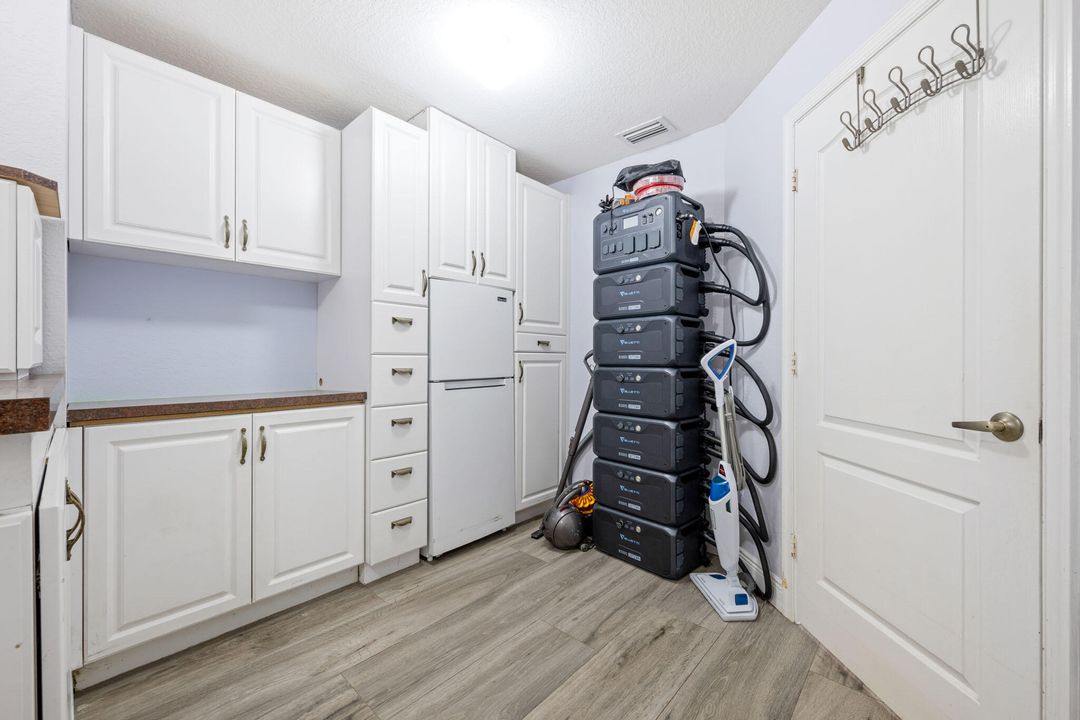 For Sale: $2,100,000 (4 beds, 2 baths, 3000 Square Feet)