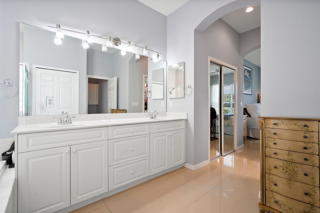 Под контрактом: $639,900 (3 спален, 2 ванн, 1812 Квадратных фут)