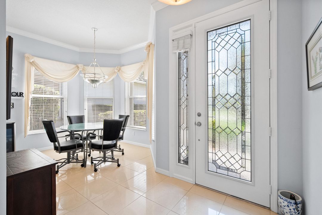 Под контрактом: $639,900 (3 спален, 2 ванн, 1812 Квадратных фут)