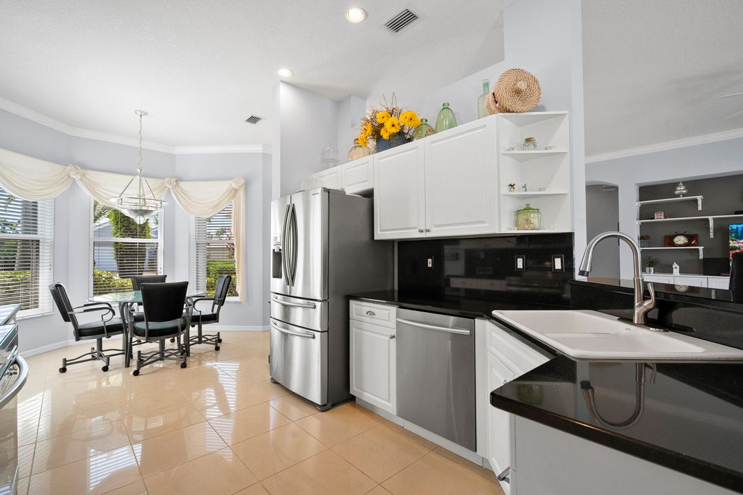 Под контрактом: $639,900 (3 спален, 2 ванн, 1812 Квадратных фут)