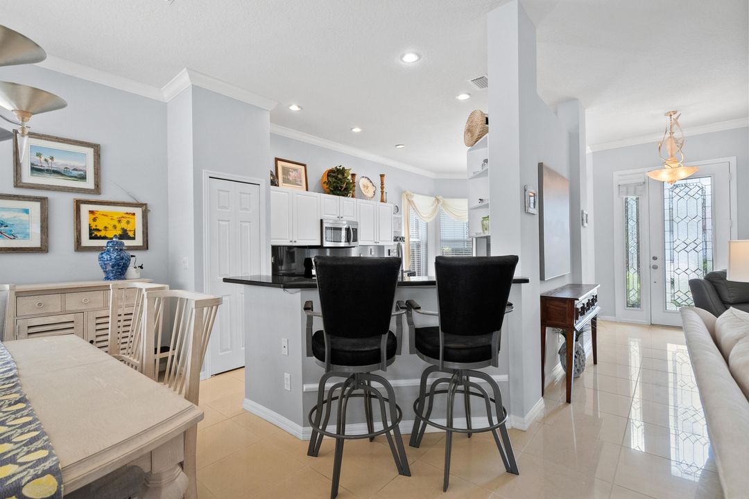 Под контрактом: $639,900 (3 спален, 2 ванн, 1812 Квадратных фут)