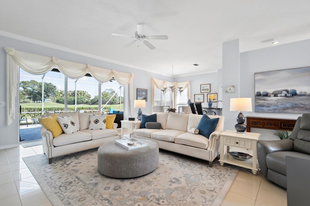 Под контрактом: $639,900 (3 спален, 2 ванн, 1812 Квадратных фут)