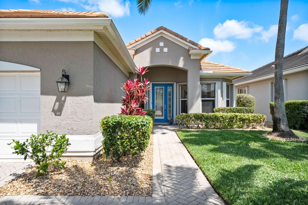 Под контрактом: $639,900 (3 спален, 2 ванн, 1812 Квадратных фут)