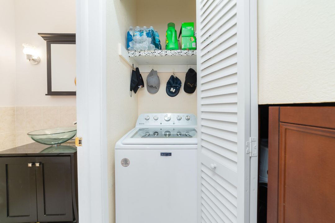 待售: $319,900 (2 贝兹, 1 浴室, 1080 平方英尺)