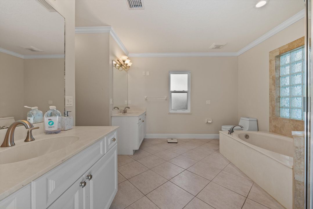 En Venta: $895,888 (3 camas, 2 baños, 1909 Pies cuadrados)