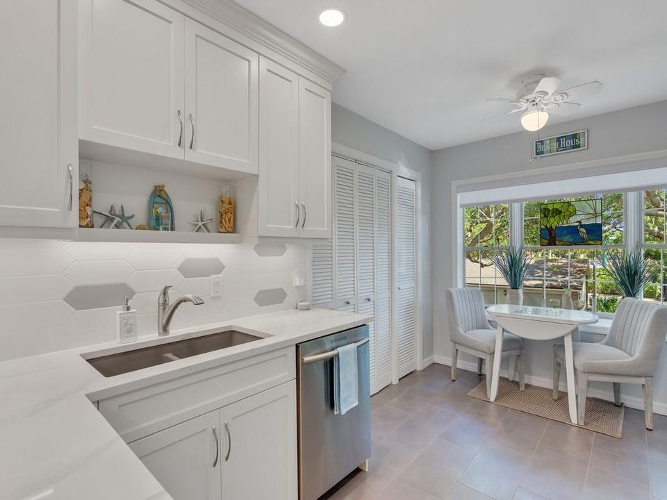 待售: $374,900 (2 贝兹, 2 浴室, 1640 平方英尺)