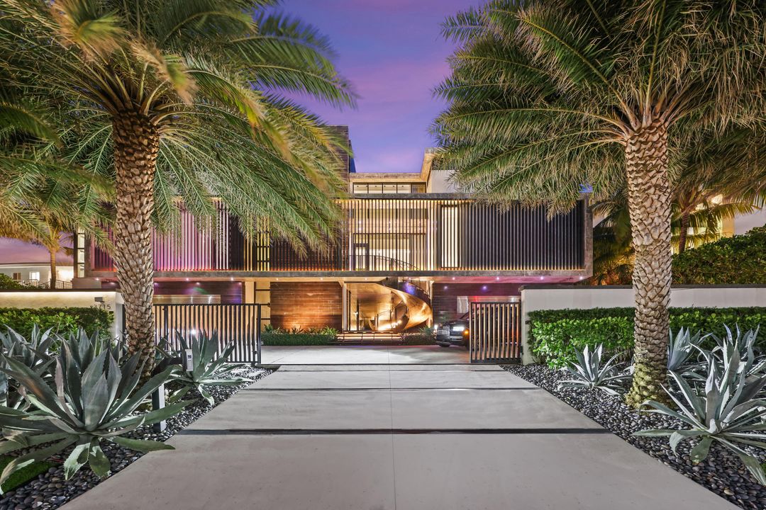 For Sale: $43,850,000 (7 beds, 7 baths, 11000 Square Feet)