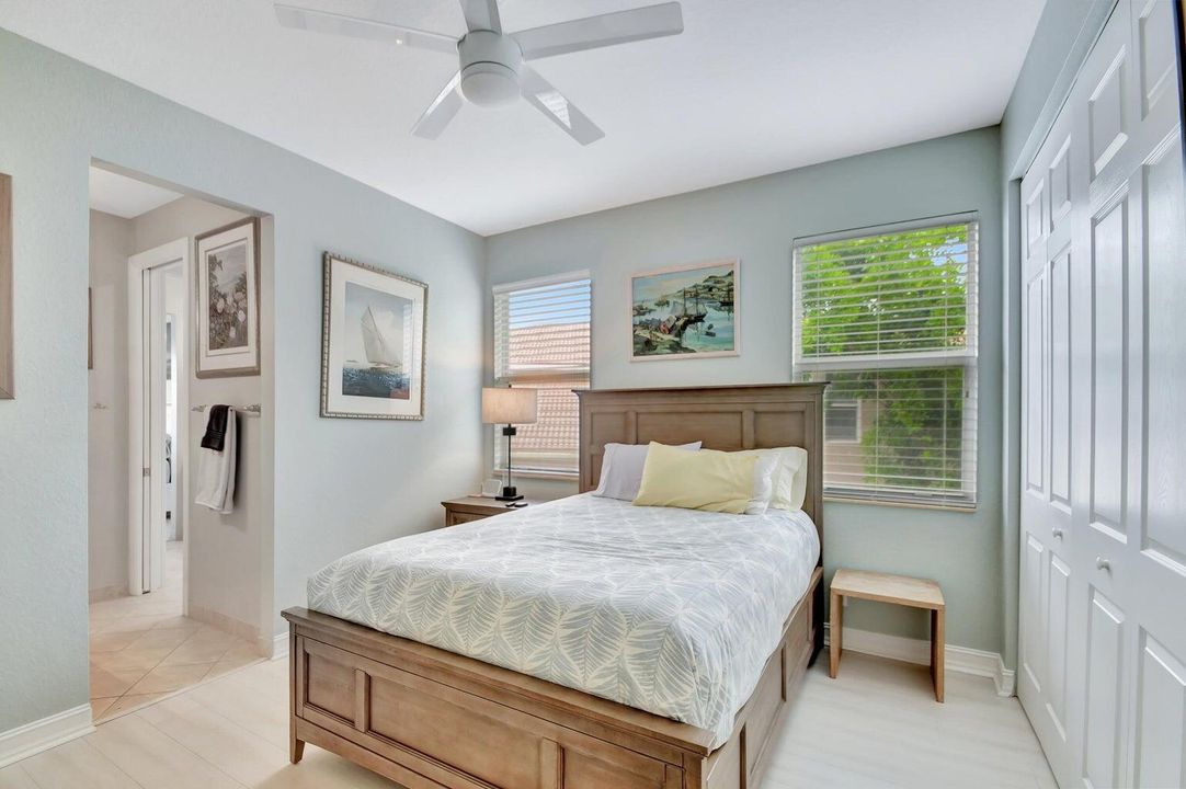 Под контрактом: $1,095,000 (6 спален, 4 ванн, 4147 Квадратных фут)