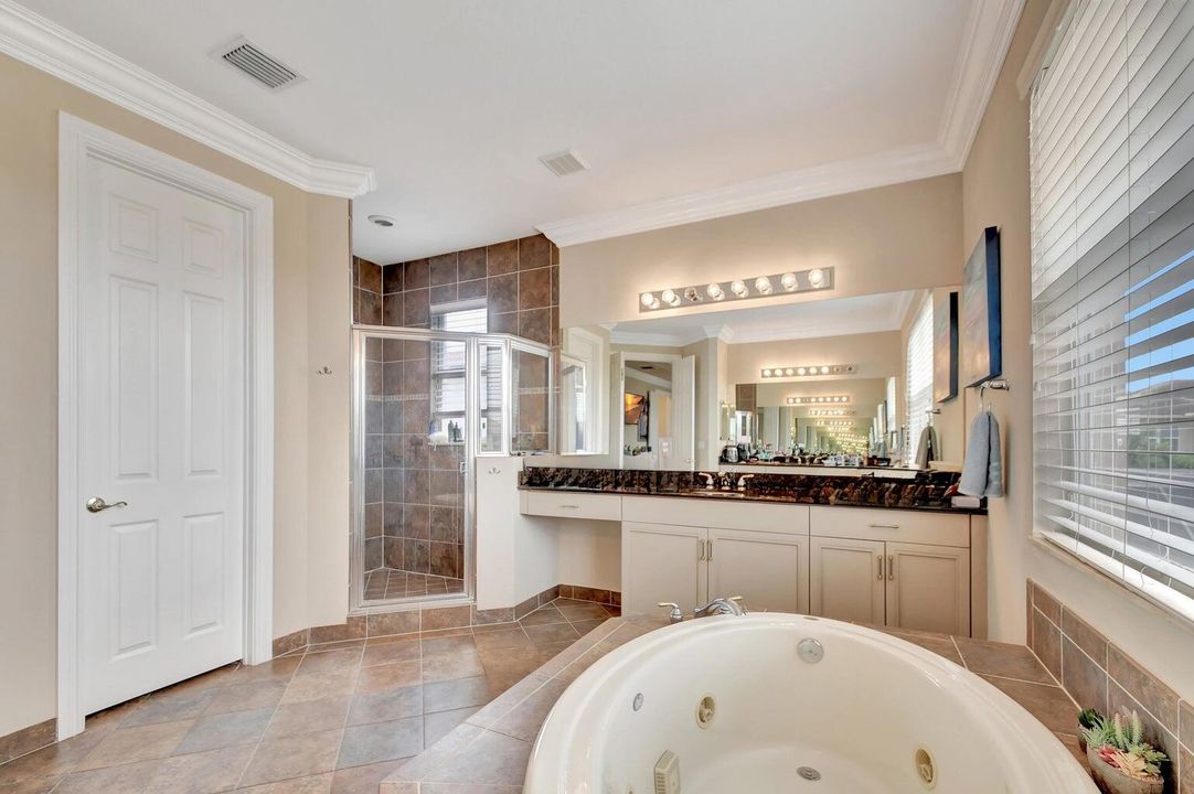 Под контрактом: $1,095,000 (6 спален, 4 ванн, 4147 Квадратных фут)