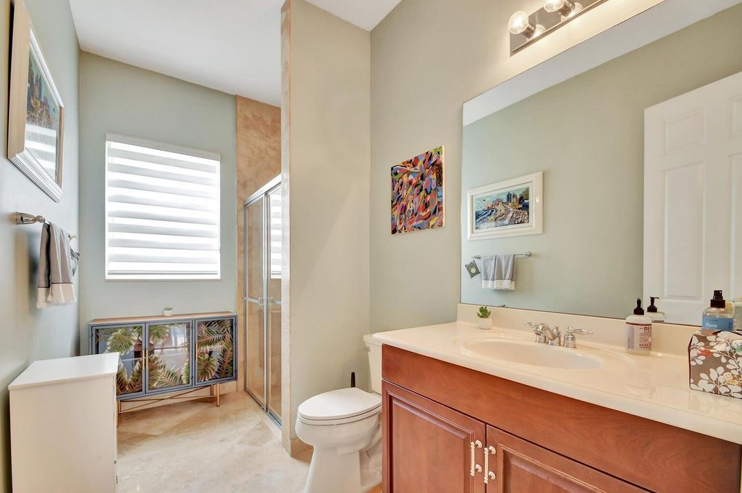 Под контрактом: $1,095,000 (6 спален, 4 ванн, 4147 Квадратных фут)