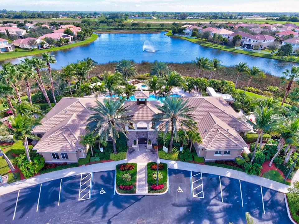 Под контрактом: $1,095,000 (6 спален, 4 ванн, 4147 Квадратных фут)