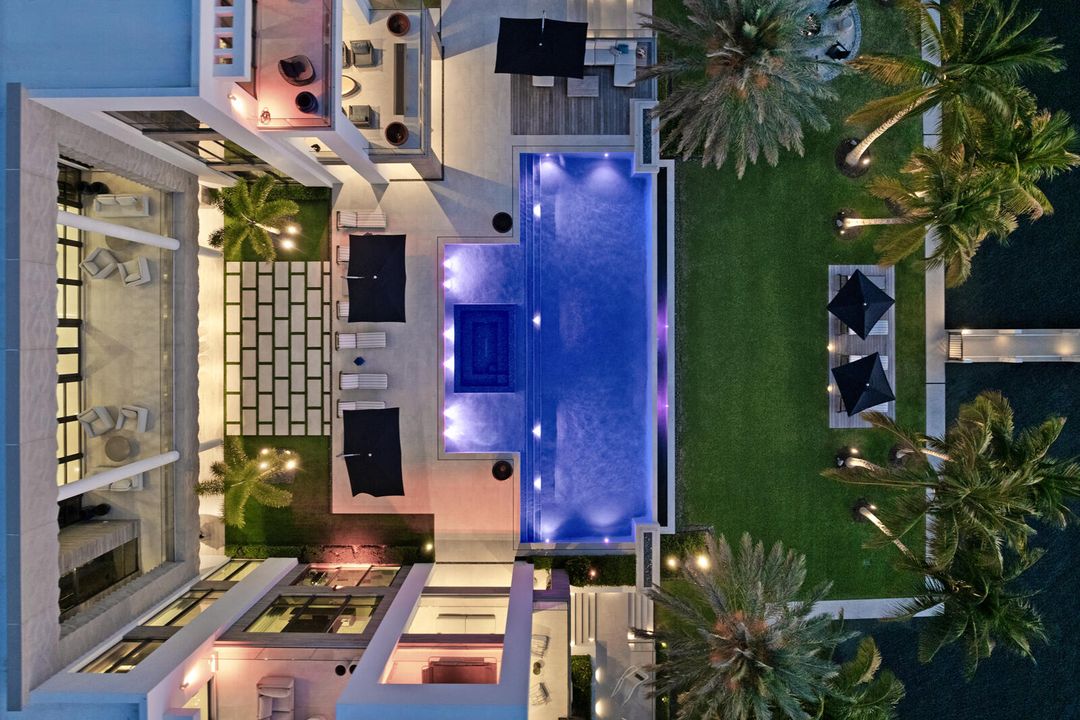 合同活跃: $84,888,000 (6 贝兹, 9 浴室, 16582 平方英尺)