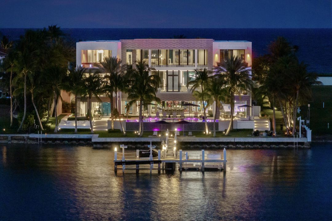 合同活跃: $84,888,000 (6 贝兹, 9 浴室, 16582 平方英尺)