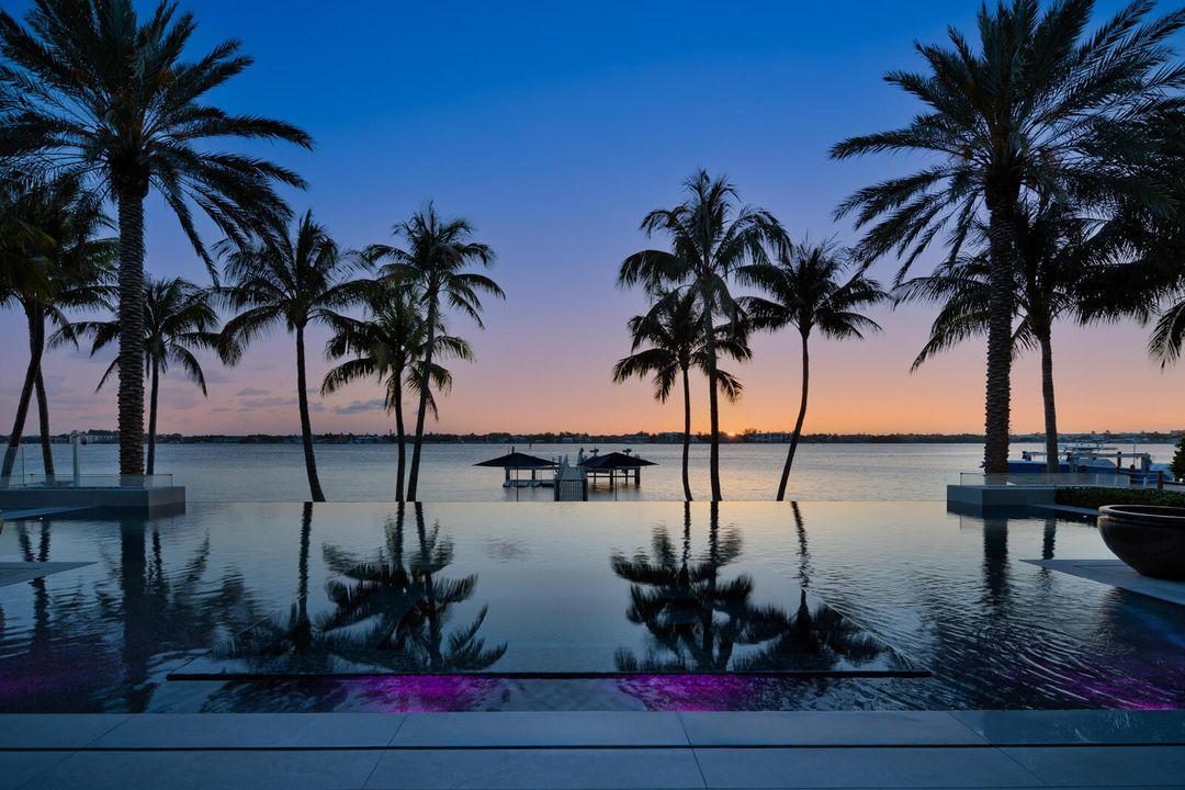 合同活跃: $84,888,000 (6 贝兹, 9 浴室, 16582 平方英尺)